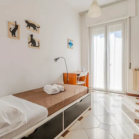 Guesthost - Sweet - Cozy In *