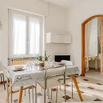 Guesthost - Sweet - Cozy In
